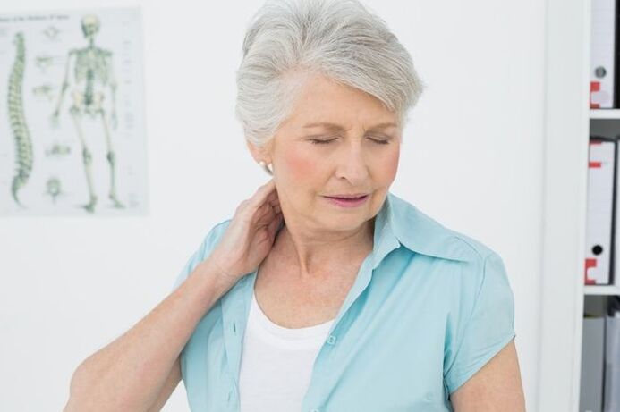 Yaşlı bir kadında servikal osteokondroz